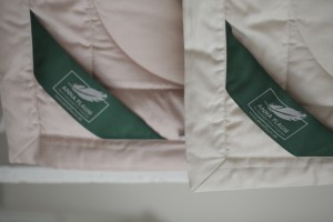 Кремовое одеяло Flaum Farbe 200х220 легкое