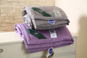 Фиолетовое одеяло Flaum Farbe 150х200 легкое